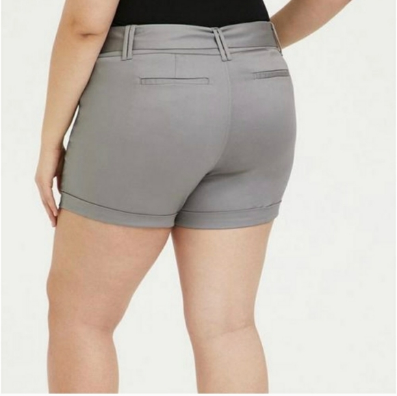 Plus Size 24 Torrid Gray Sateen Shorts New stretchy - Picture 3 of 5